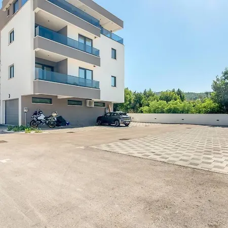 64 #2 Apartment