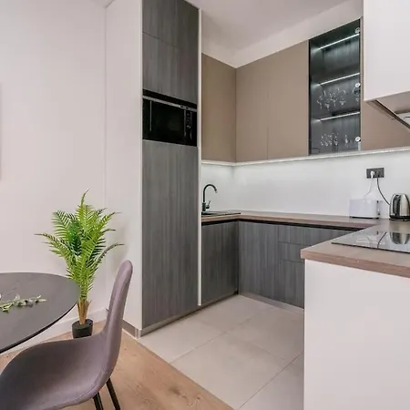 64 #2 Apartment *